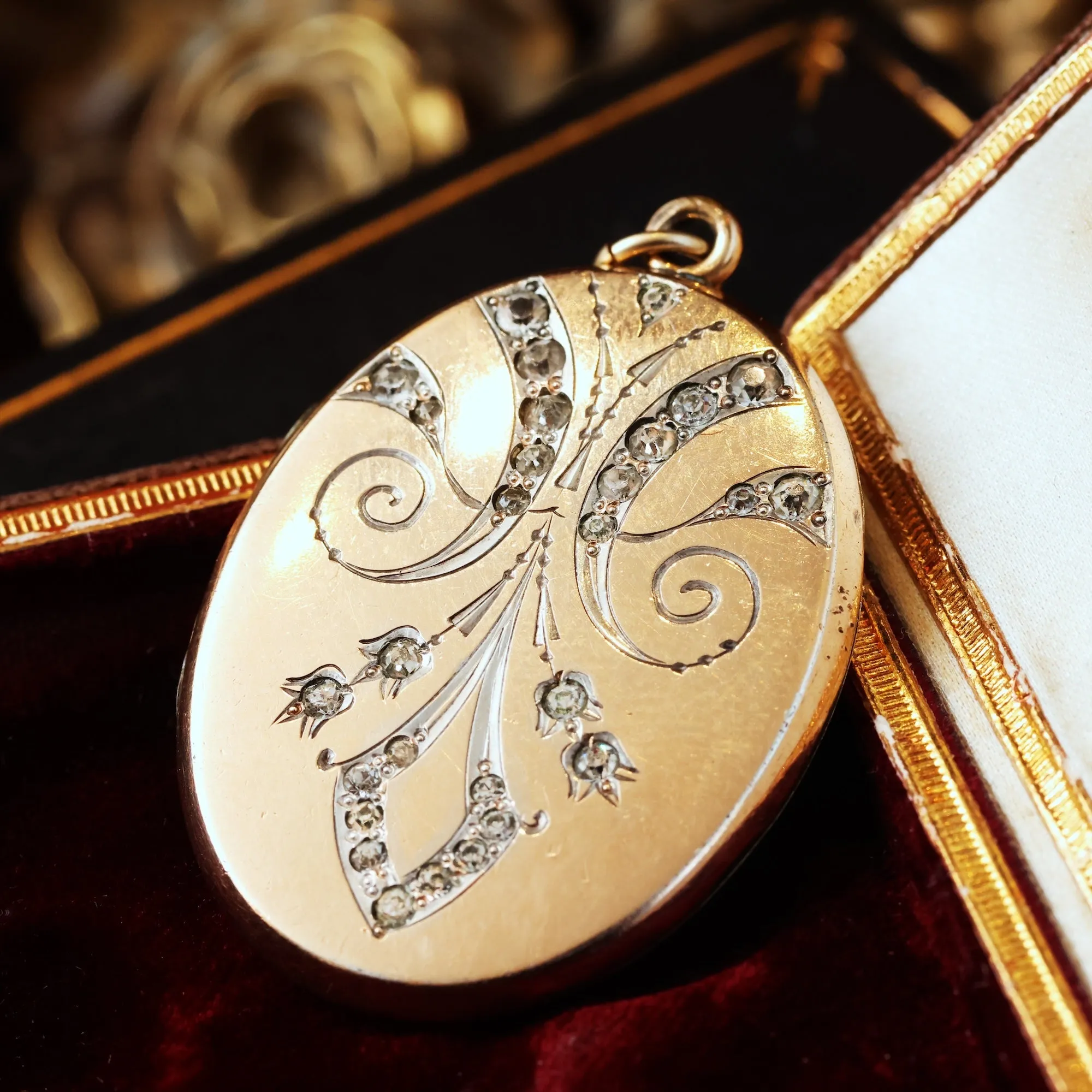 Beautiful Antique Art Nouveau Motif Paste Locket