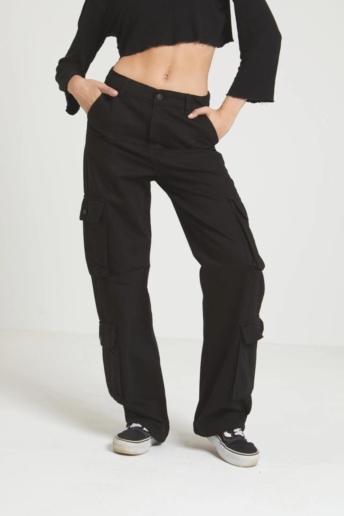 MID RISE CARGO PANTS - BLACK